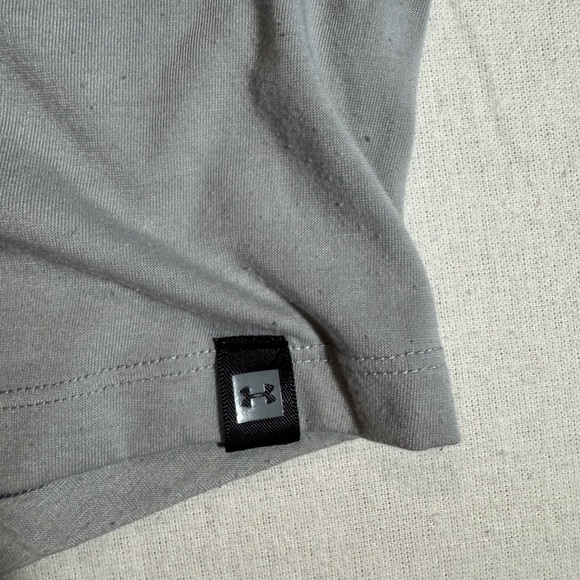 Under Armour Boys Size Small Gray Camouflage Men's T-Shirt - Picture 3 of 8